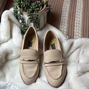 Vintage Jones New York Leather Women's Cream Loafers